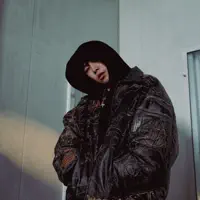 undefined dinle, müzik videolarını izle, biyografisini oku, tur tarihlerini ve daha fazlasını gör!