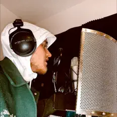 Poslechněte si interpreta Chicho, sledujte hudební videa, přečtěte si životopis, podívejte se na data turné a další informace.