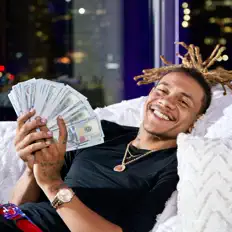 Poslechněte si interpreta Jr, sledujte hudební videa, přečtěte si životopis, podívejte se na data turné a další informace.