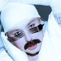 Poslechněte si interpreta undefined, sledujte hudební videa, přečtěte si životopis, podívejte se na data turné a další informace.