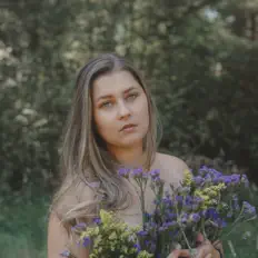 聆聽 Victoria Groff、觀看音樂影片、閱讀小傳、查看巡演日期等！