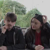 undefinedを聴いたり、ミュージックビデオを鑑賞したり、経歴やツアー日程などを確認したりしましょう！
