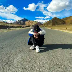 Posłuchaj wykonawcy BHAVI MALHOTRA, obejrzyj teledyski, przeczytaj biografię, zobacz daty tras koncertowych i nie tylko!