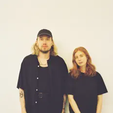 聆聽 Morning Midnight、觀看音樂影片、閱讀小傳、查看巡演日期等！