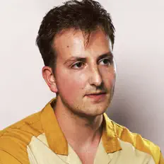 Ouve The Morning Herald, vê vídeos de música, lê a biografia, vê as datas da digressão e muito mais!