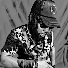 Dengarkan Mike REAL, tonton video musik, baca bio, lihat tanggal tur & lainnya!