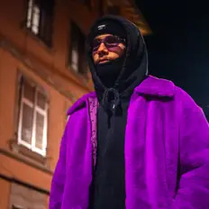 聆聽 Mallau、觀看音樂影片、閱讀小傳、查看巡演日期等！