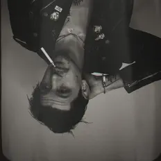 Hör dir Logan James an, schau dir Musikvideos an, lies die Biografie, finde Tourdaten und mehr!