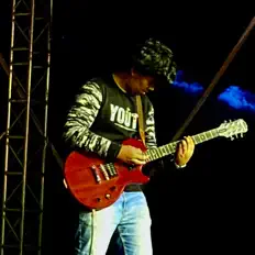 Écoutez Siddharth Tanuku, regardez des vidéoclips, lisez la biographie, consultez les dates de tournée et plus encore !