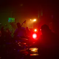 Escucha a undefined, mira videos musicales, lee su biografía, consulta las fechas de las gira y más.