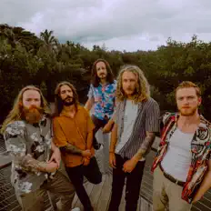 收听 Fiends、观看音乐视频、阅读小传、查看巡演日期等 ！