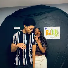 Ouve Nyree, vê vídeos de música, lê a biografia, vê as datas da digressão e muito mais!