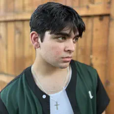 Rendonを聴いたり、ミュージックビデオを鑑賞したり、経歴やツアー日程などを確認したりしましょう！