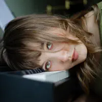 undefinedを聴いたり、ミュージックビデオを鑑賞したり、経歴やツアー日程などを確認したりしましょう！