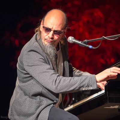 Listen to Henning Pertiet, watch music videos, read bio, see tour dates & more!