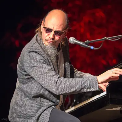 Listen to Henning Pertiet, watch music videos, read bio, see tour dates & more!