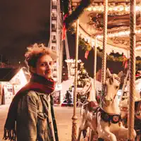 undefined을(를) 듣고, 뮤직 비디오를 보고, 약력을 읽고, 투어 일정 등을 확인하세요!