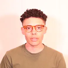 聆聽 Amor Experientia、觀看音樂影片、閱讀小傳、查看巡演日期等！