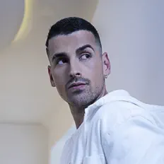 Ouça Rochero, assista a videoclipes, leia a biografia, veja as datas das turnês e mais!