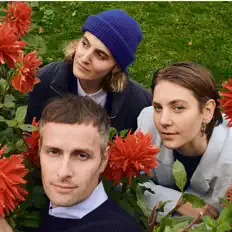 Escucha a tauchen, mira videos musicales, lee su biografía, consulta las fechas de las gira y más.