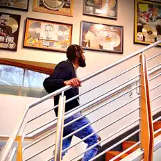 聆聽 Rumy da Beast、觀看音樂影片、閱讀小傳、查看巡演日期等！