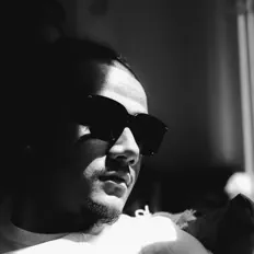 Officiallystu을(를) 듣고, 뮤직 비디오를 보고, 약력을 읽고, 투어 일정 등을 확인하세요!