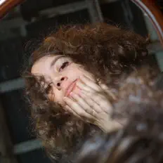Ascolta Mika Doari, guarda video musicali, leggi la biografia, vedi le date del tour & altro!