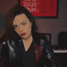 Poslechněte si interpreta Jenna Clute, sledujte hudební videa, přečtěte si životopis, podívejte se na data turné a další informace.