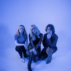 收听 Motel Sundown、观看音乐视频、阅读小传、查看巡演日期等 ！