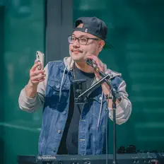 Escucha a Josh Namauleg, mira vídeos musicales, lee la biografía, consulta fechas de giras y mucho más.