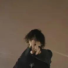 Poslechněte si interpreta etovalentin, sledujte hudební videa, přečtěte si životopis, podívejte se na data turné a další informace.