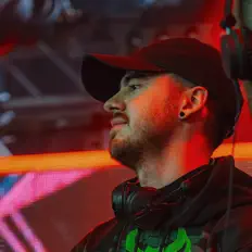 Escucha a Insimon, mira videos musicales, lee su biografía, consulta las fechas de las gira y más.