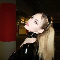 FURA을(를) 듣고, 뮤직 비디오를 보고, 약력을 읽고, 투어 일정 등을 확인하세요!