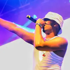 聆聽 BlackM、觀看音樂影片、閱讀小傳、查看巡演日期等！