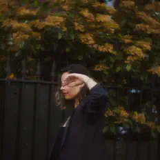 Carla Roisnel을(를) 듣고, 뮤직 비디오를 보고, 약력을 읽고, 투어 일정 등을 확인하세요!