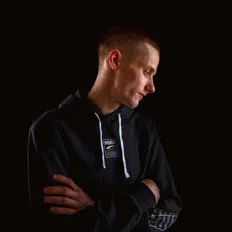 Luister naar Сквози, bekijk muziekvideo's, lees de bio, bekijk de tourdata, en meer!