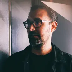 Dengarkan Roger Goula, tonton video musik, baca bio, lihat tanggal tur & lainnya!