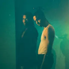 Ouve SUMMERZOVR, vê vídeos de música, lê a biografia, vê as datas da digressão e muito mais!