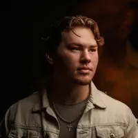 Ascolta undefined, guarda video musicali, leggi la biografia, vedi le date del tour & altro!