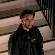 Paradisxを聴いたり、ミュージックビデオを鑑賞したり、経歴やツアー日程などを確認したりしましょう！