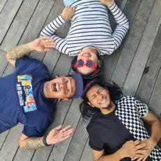 聆聽 Ix Chel、觀看音樂影片、閱讀小傳、查看巡演日期等！