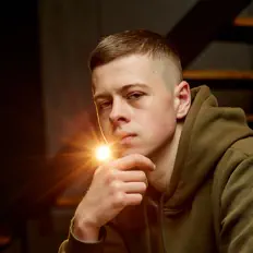 KOD을(를) 듣고, 뮤직 비디오를 보고, 약력을 읽고, 투어 일정 등을 확인하세요!