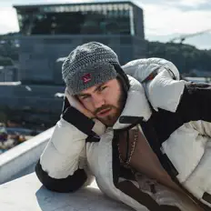 收听 Hænrik、观看音乐视频、阅读小传、查看巡演日期等 ！