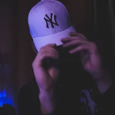 Écoutez disxxx, regardez des vidéoclips, lisez la biographie, consultez les dates de tournée et plus encore !