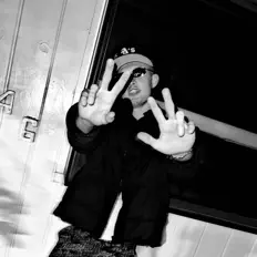 Hör dir Stoley Arco an, schau dir Musikvideos an, lies die Biografie, finde Tourdaten und mehr!