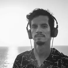 Dengarkan White Flamingo, tonton video musik, baca bio, lihat tanggal tur & lainnya!
