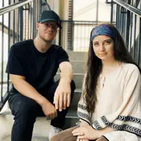 undefinedを聴いたり、ミュージックビデオを鑑賞したり、経歴やツアー日程などを確認したりしましょう！