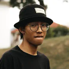 anwarwho सुनें, म्यूज़िक वीडियो देखें, बायो पढ़ें, दौरे की तारीखें और बहुत कुछ देखें!