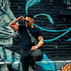 Escucha a Jon Briseno, mira vídeos musicales, lee la biografía, consulta fechas de giras y mucho más.