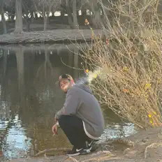 收听 Recline、观看音乐视频、阅读小传、查看巡演日期等 ！